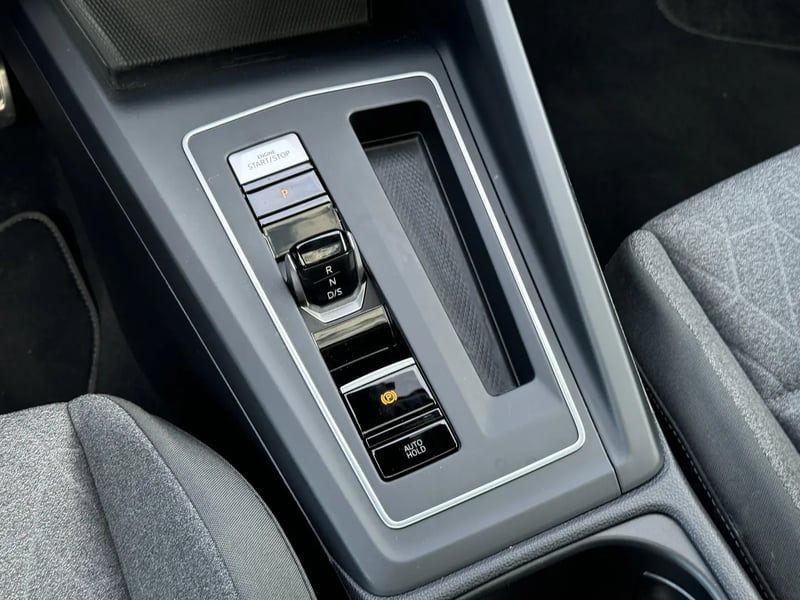 Photo de la voiture VOLKSWAGEN GOLF 2.0 TDI SCR 150 DSG7 Life Plus