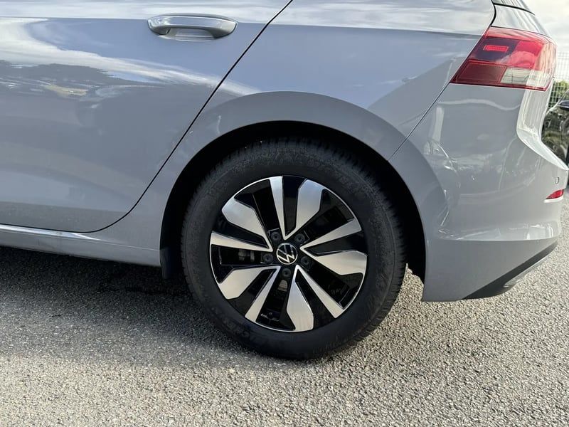 Photo de la voiture VOLKSWAGEN GOLF 2.0 TDI SCR 150 DSG7 Life Plus