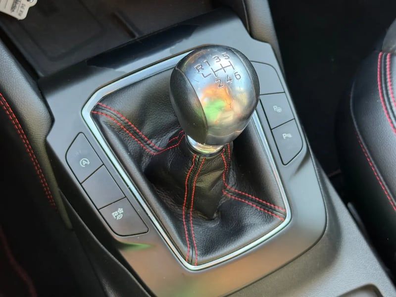 Photo de la voiture FORD KUGA 2.0 EcoBlue 150 mHEV S&S BVM6 ST-Line X