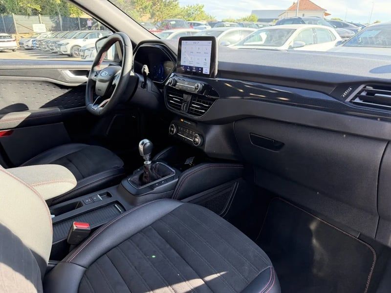 Photo de la voiture FORD KUGA 2.0 EcoBlue 150 mHEV S&S BVM6 ST-Line X