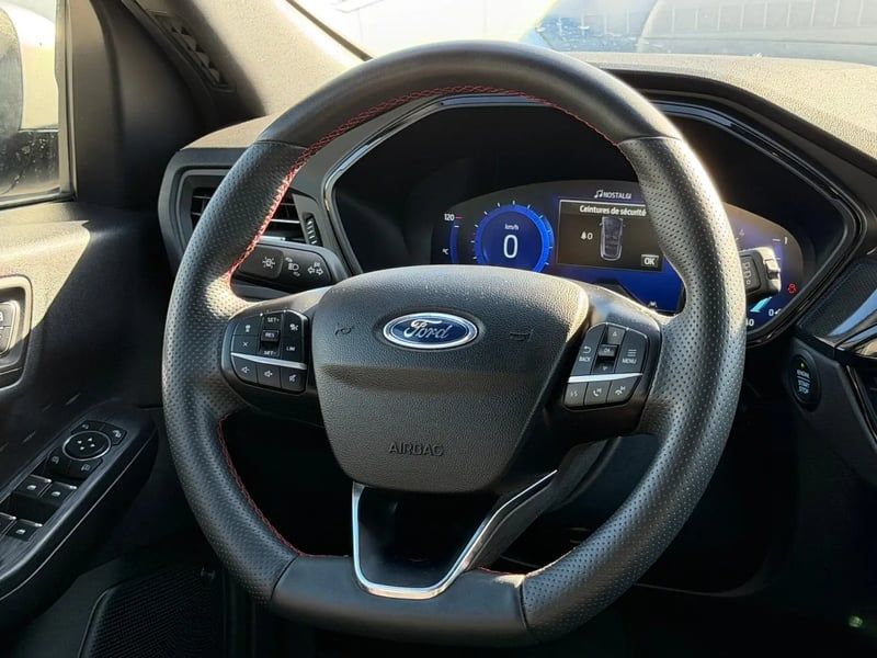 Photo de la voiture FORD KUGA 2.0 EcoBlue 150 mHEV S&S BVM6 ST-Line X