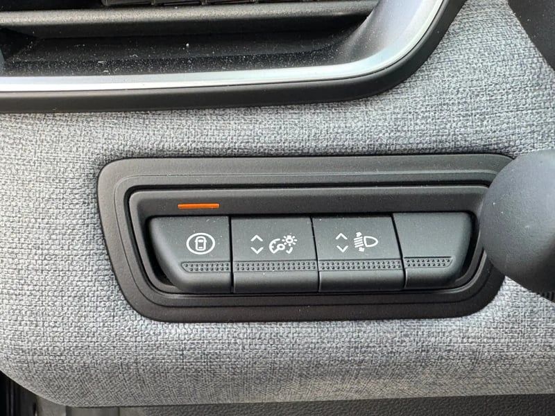 Photo de la voiture RENAULT CLIO V Blue dCi 100 ch GSR2 Evolution