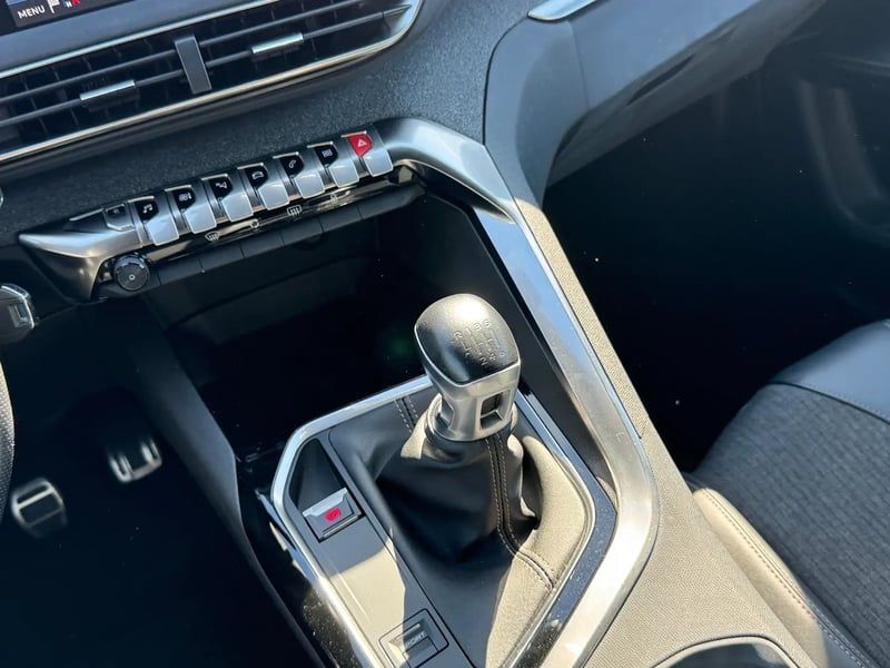 Photo de la voiture PEUGEOT 3008 BlueHDi 130ch S&S BVM6 GT Line