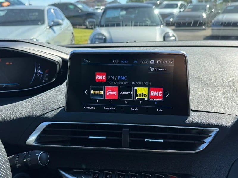 Photo de la voiture PEUGEOT 3008 BlueHDi 130ch S&S BVM6 GT Line