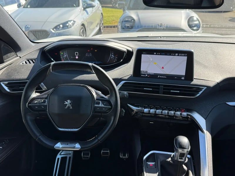 Photo de la voiture PEUGEOT 3008 BlueHDi 130ch S&S BVM6 GT Line