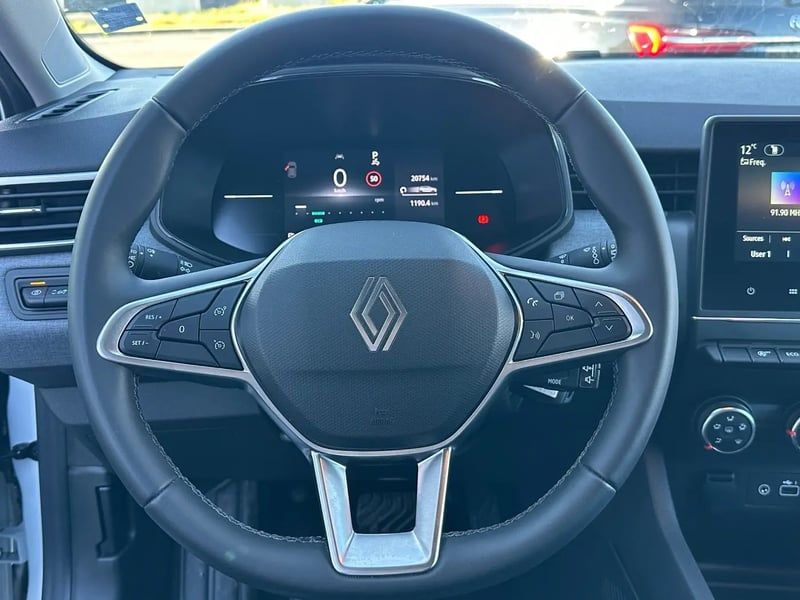 Photo de la voiture RENAULT CLIO V TCe 90 X-Tronic Evolution