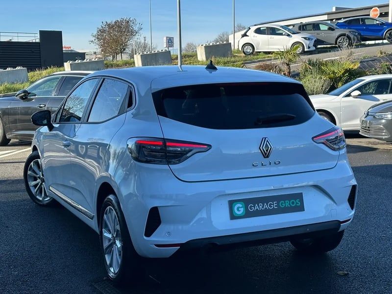 Photo de la voiture RENAULT CLIO V TCe 90 X-Tronic Evolution