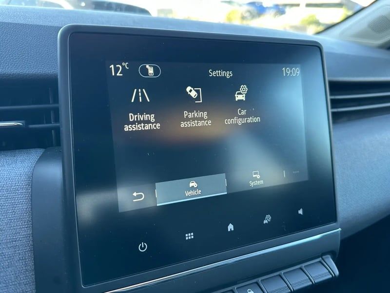 Photo de la voiture RENAULT CLIO V TCe 90 X-Tronic Evolution