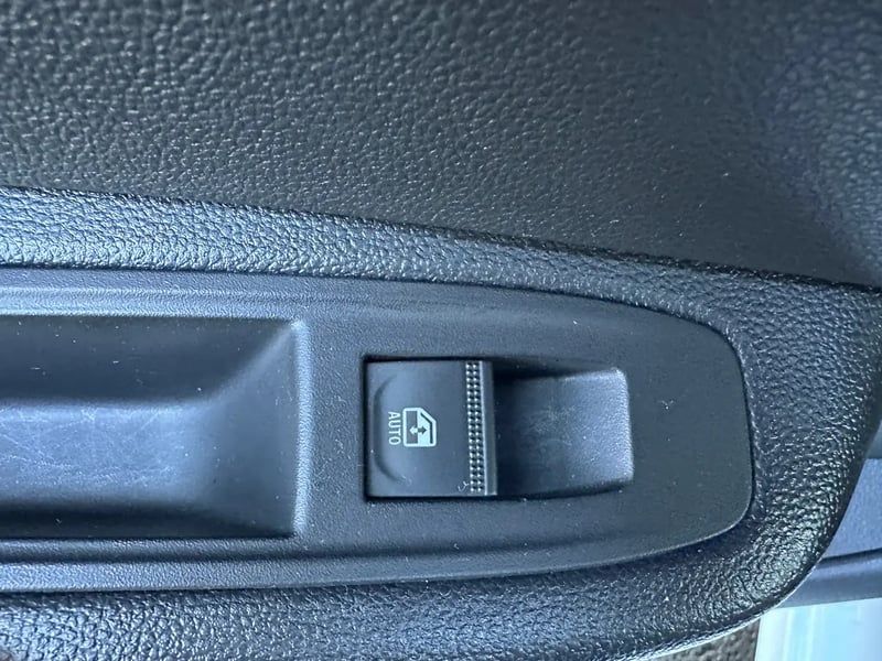 Photo de la voiture RENAULT CLIO V TCe 90 X-Tronic Evolution