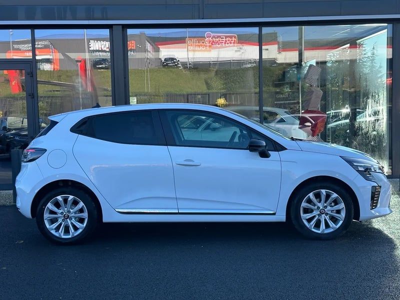 Photo de la voiture RENAULT CLIO V TCe 90 X-Tronic Evolution