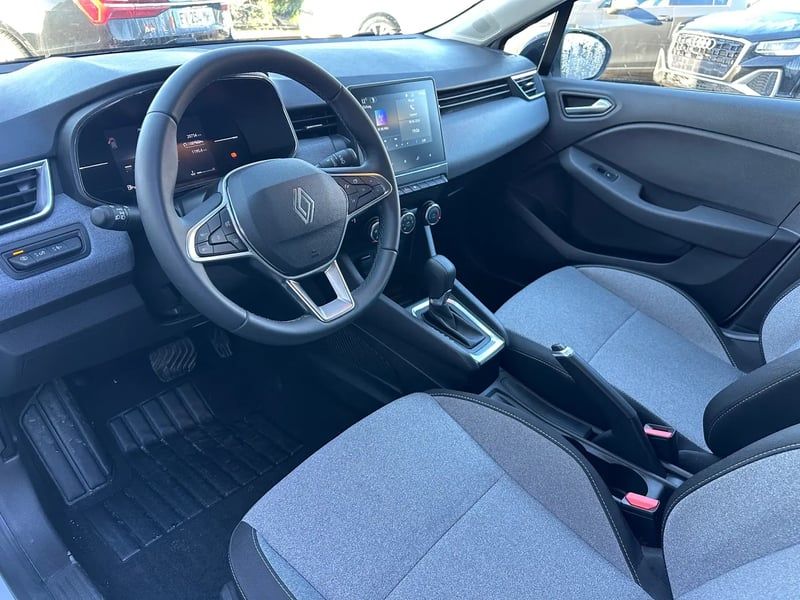 Photo de la voiture RENAULT CLIO V TCe 90 X-Tronic Evolution