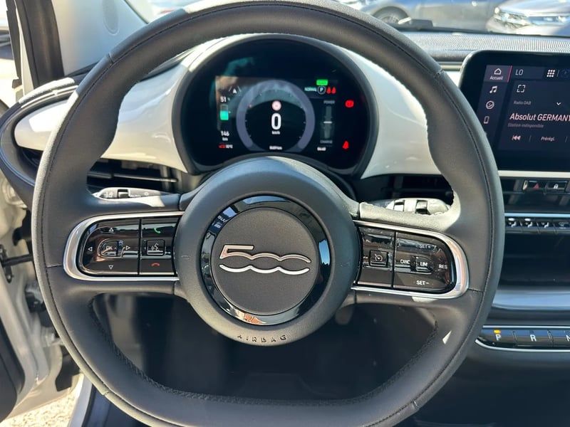 Photo de la voiture FIAT 500e BERLINE 500 e 118 ch Nouvelle 500