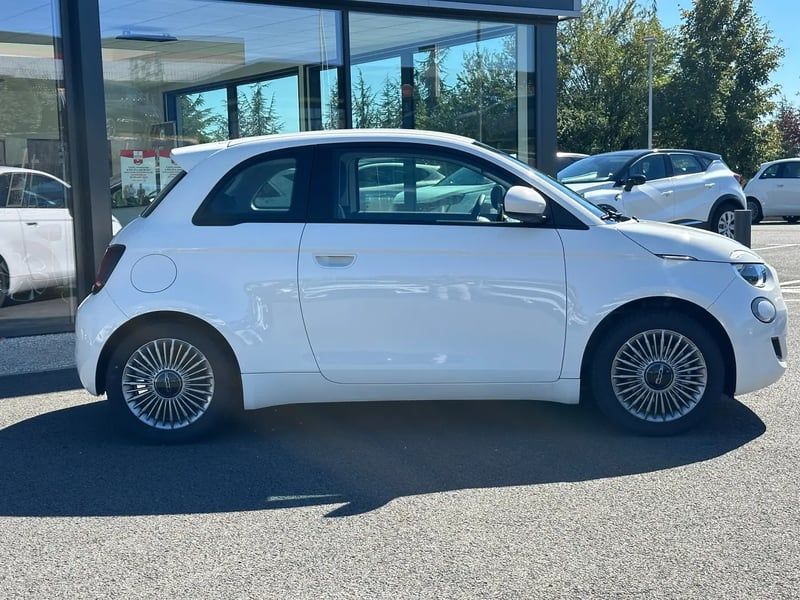 Photo de la voiture FIAT 500e BERLINE 500 e 118 ch Nouvelle 500