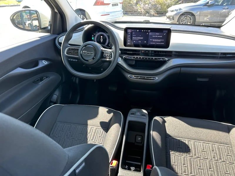 Photo de la voiture FIAT 500e BERLINE 500 e 118 ch Nouvelle 500