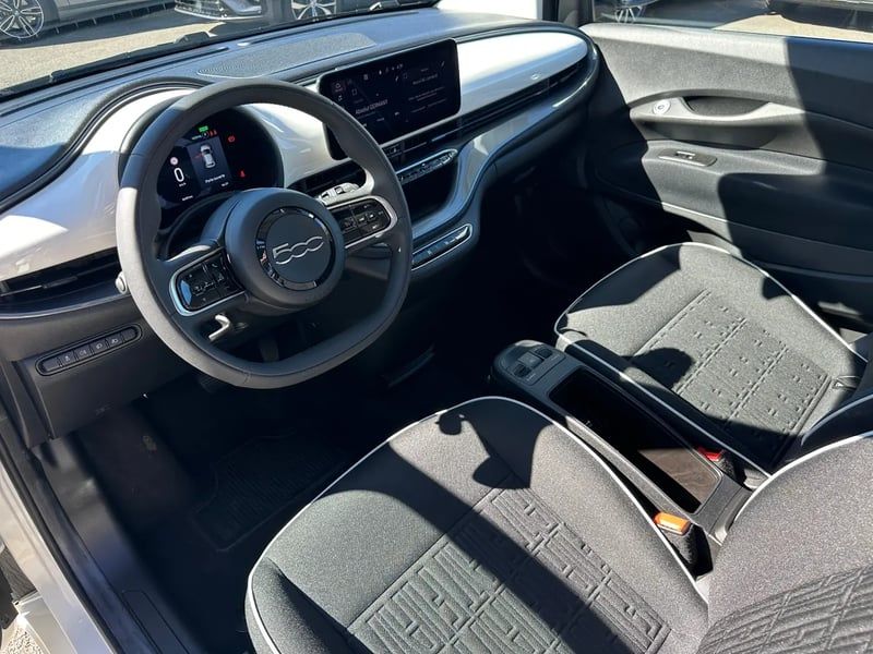 Photo de la voiture FIAT 500e BERLINE 500 e 118 ch Nouvelle 500