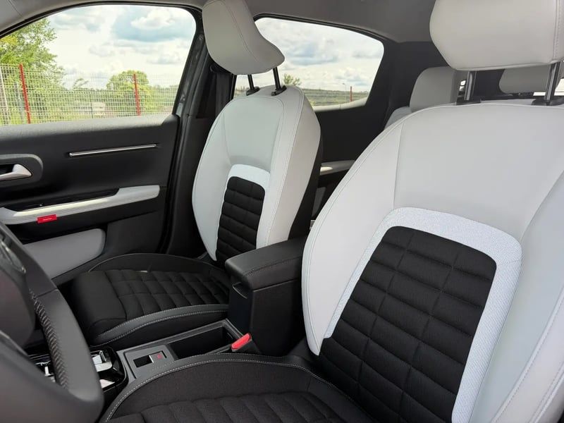 Photo de la voiture CITROEN C3 AIRCROSS Hybride 145 ch Aut Max