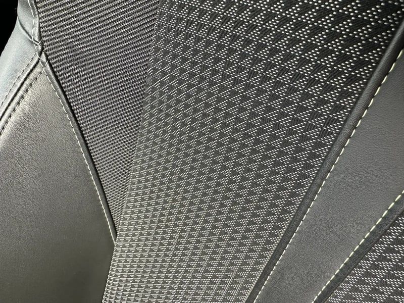 Photo de la voiture PEUGEOT 208 BlueHDi 100 S&S BVM6 GT Line