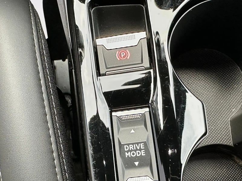 Photo de la voiture PEUGEOT 208 BlueHDi 100 S&S BVM6 GT Line