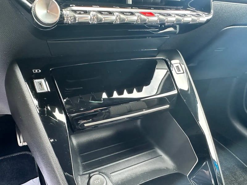 Photo de la voiture PEUGEOT 208 BlueHDi 100 S&S BVM6 GT Line