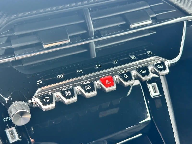 Photo de la voiture PEUGEOT 208 BlueHDi 100 S&S BVM6 GT Line