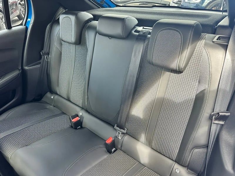 Photo de la voiture PEUGEOT 208 BlueHDi 100 S&S BVM6 GT Line