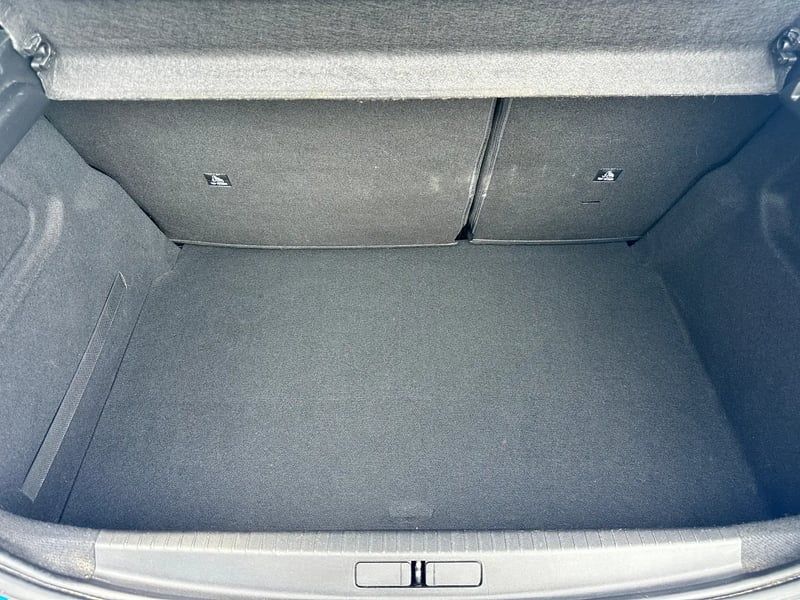 Photo de la voiture PEUGEOT 208 BlueHDi 100 S&S BVM6 GT Line