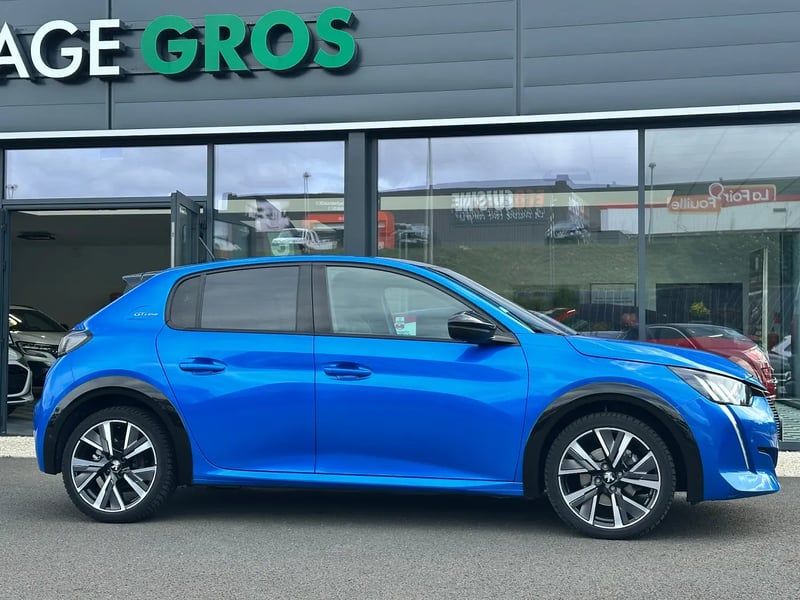 Photo de la voiture PEUGEOT 208 BlueHDi 100 S&S BVM6 GT Line