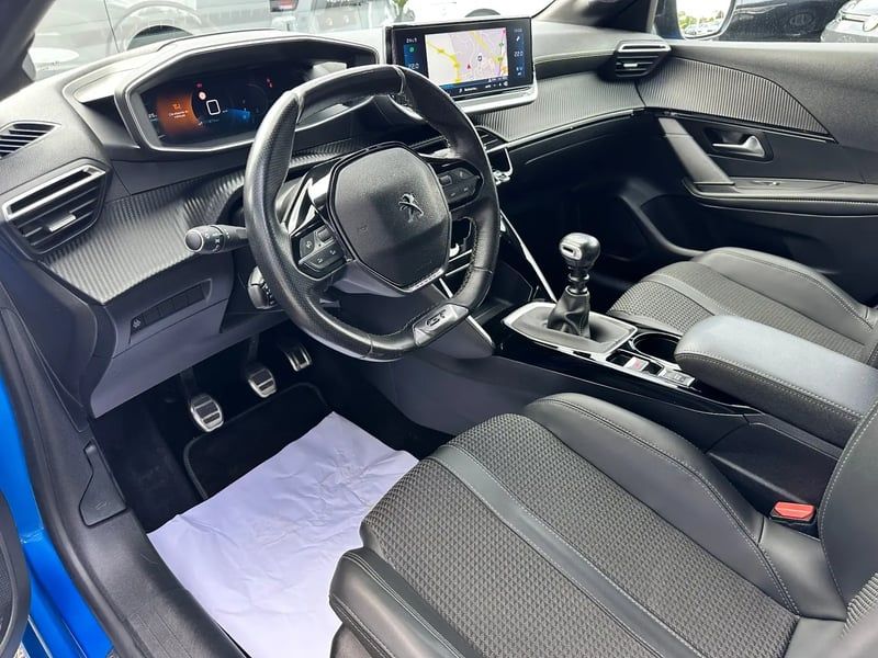 Photo de la voiture PEUGEOT 208 BlueHDi 100 S&S BVM6 GT Line