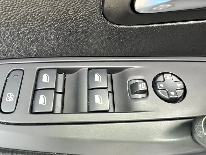 Photo de la voiture PEUGEOT 208 BlueHDi 100 S&S BVM6 GT Line