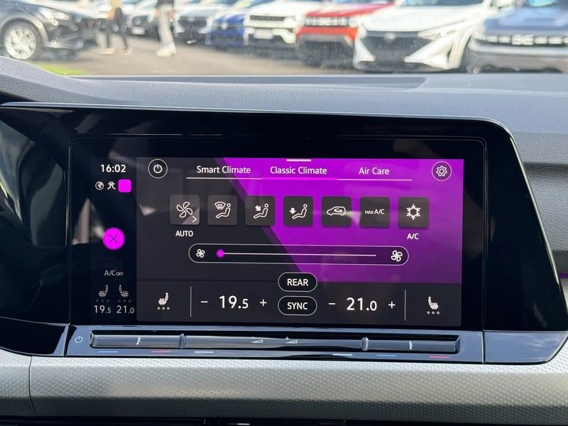 Photo de la voiture VOLKSWAGEN GOLF 2.0 TDI SCR 150 DSG7 Life Plus