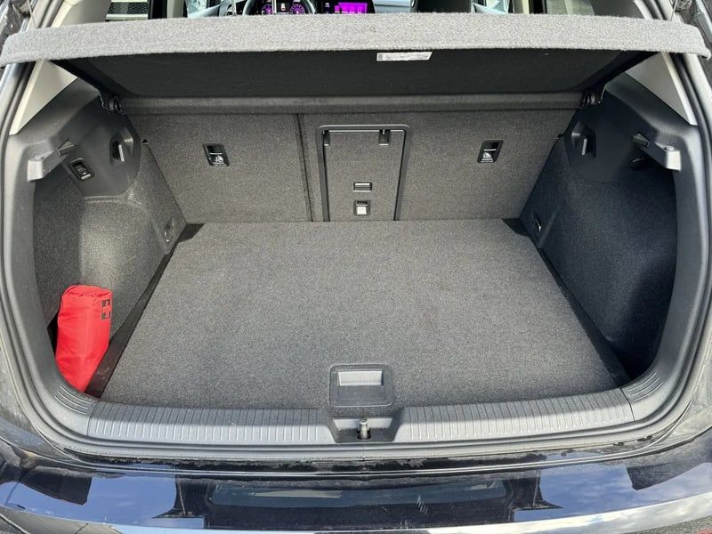 Photo de la voiture VOLKSWAGEN GOLF 2.0 TDI SCR 150 DSG7 Life Plus