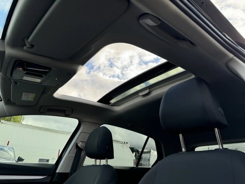 Photo de la voiture VOLKSWAGEN GOLF 2.0 TDI SCR 150 DSG7 Life Plus