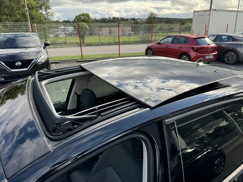 Photo de la voiture VOLKSWAGEN GOLF 2.0 TDI SCR 150 DSG7 Life Plus