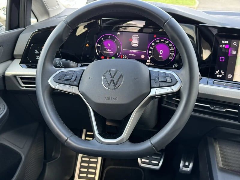 Photo de la voiture VOLKSWAGEN GOLF 2.0 TDI SCR 150 DSG7 Life Plus