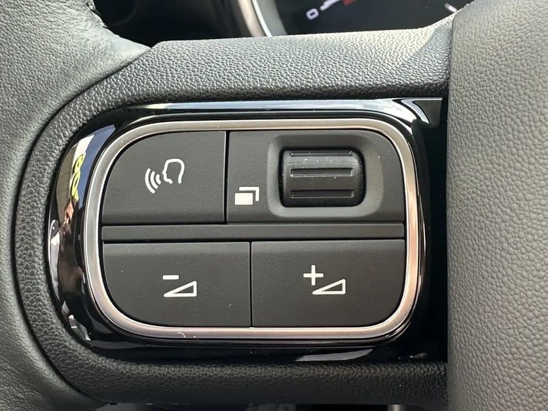 Photo de la voiture CITROEN C3 AIRCROSS BlueHDi 110 S&S BVM6 Plus