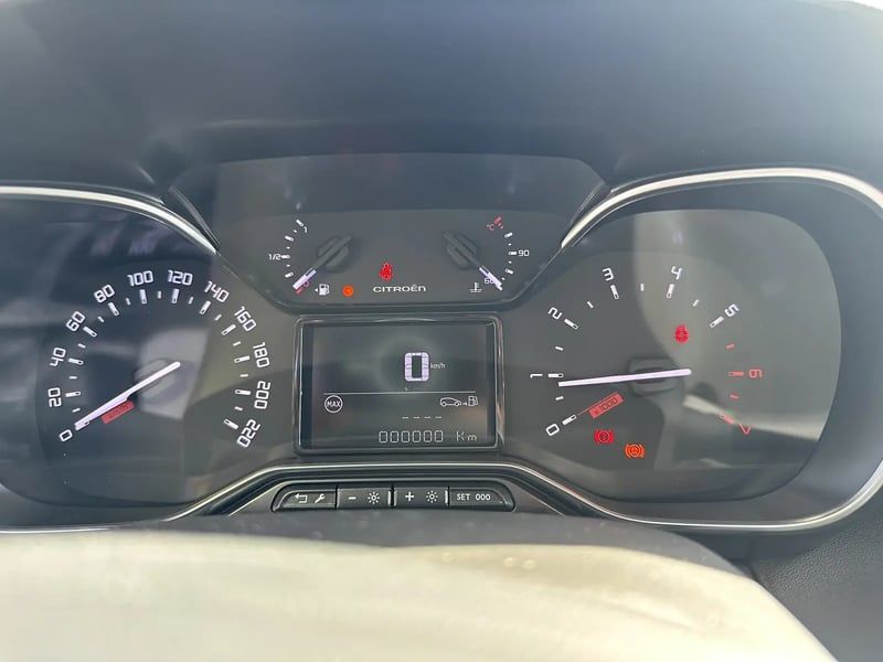 Photo de la voiture CITROEN C3 AIRCROSS BlueHDi 110 S&S BVM6 Plus