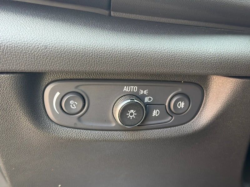 Photo de la voiture OPEL INSIGNIA GRAND SPORT 2.0 Diesel 174 ch BVA8 Elegance Business