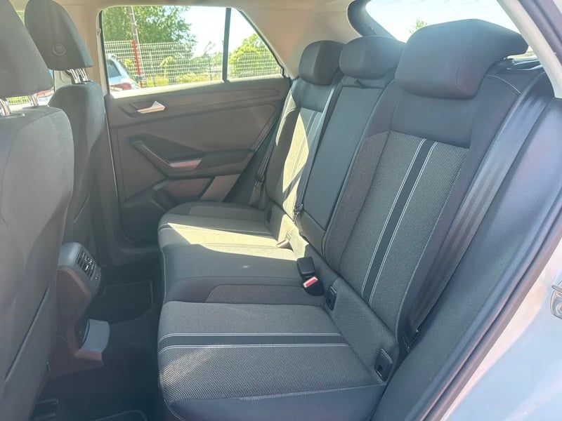 Photo de la voiture VOLKSWAGEN T-ROC 1.0 TSI 115 Start/Stop BVM6 Lounge