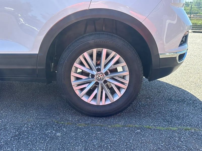 Photo de la voiture VOLKSWAGEN T-ROC 1.0 TSI 115 Start/Stop BVM6 Lounge