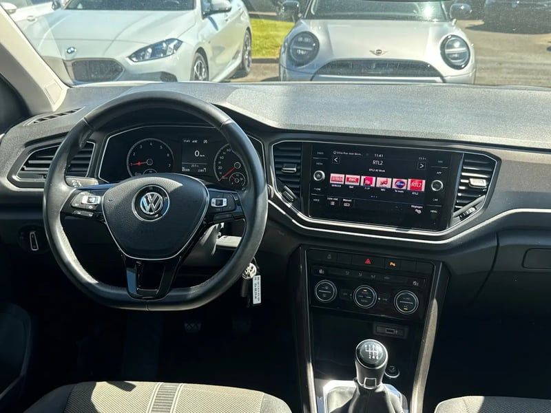 Photo de la voiture VOLKSWAGEN T-ROC 1.0 TSI 115 Start/Stop BVM6 Lounge