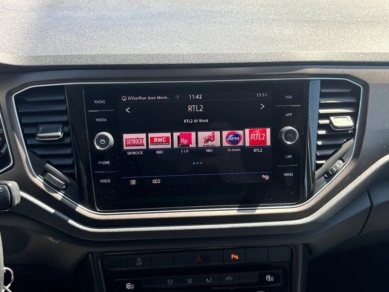 Photo de la voiture VOLKSWAGEN T-ROC 1.0 TSI 115 Start/Stop BVM6 Lounge