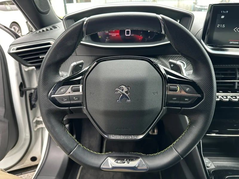 Photo de la voiture PEUGEOT 2008 BlueHDi 130 S&S EAT8 GT Pack