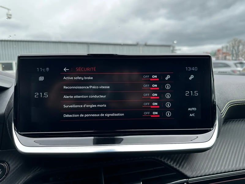 Photo de la voiture PEUGEOT 2008 BlueHDi 130 S&S EAT8 GT Pack