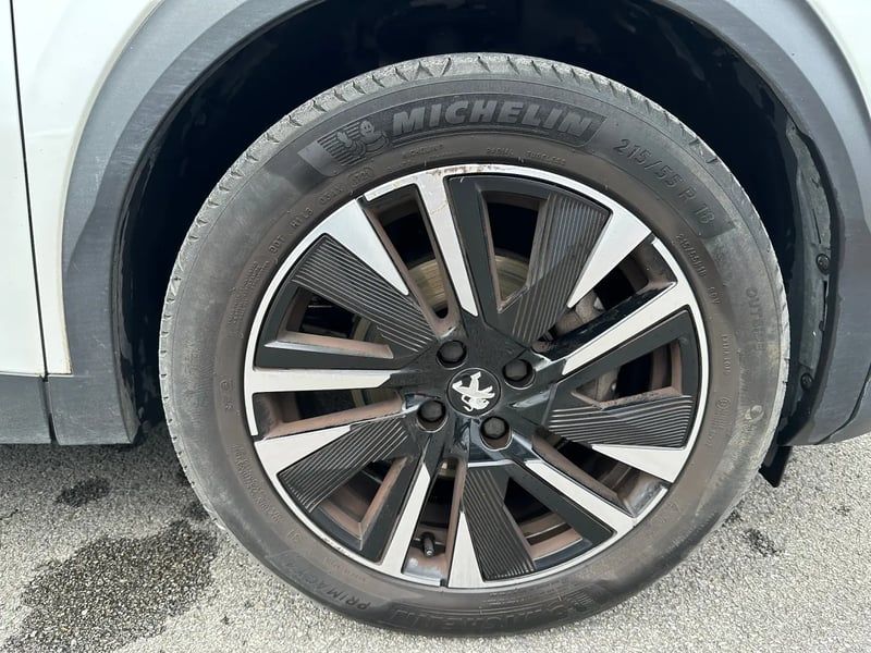 Photo de la voiture PEUGEOT 2008 BlueHDi 130 S&S EAT8 GT Pack