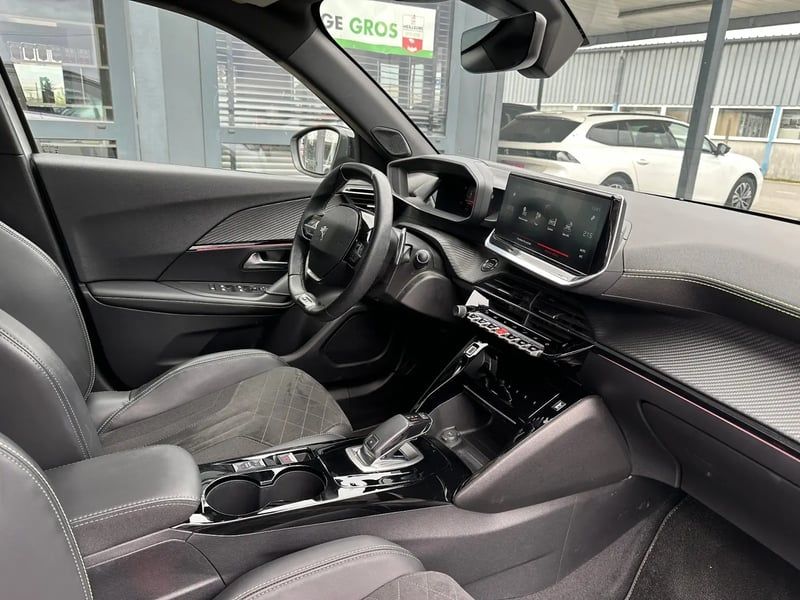 Photo de la voiture PEUGEOT 2008 BlueHDi 130 S&S EAT8 GT Pack