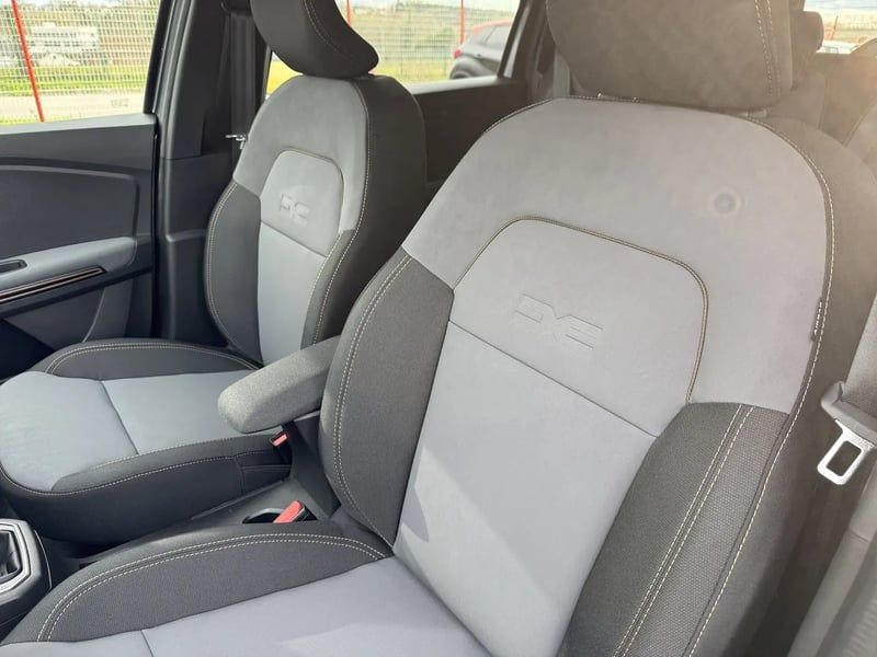 Photo de la voiture DACIA JOGGER Hybrid 140 7 places GSR2 Extreme