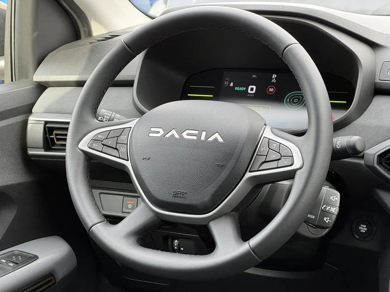 Photo de la voiture DACIA JOGGER Hybrid 140 7 places GSR2 Extreme