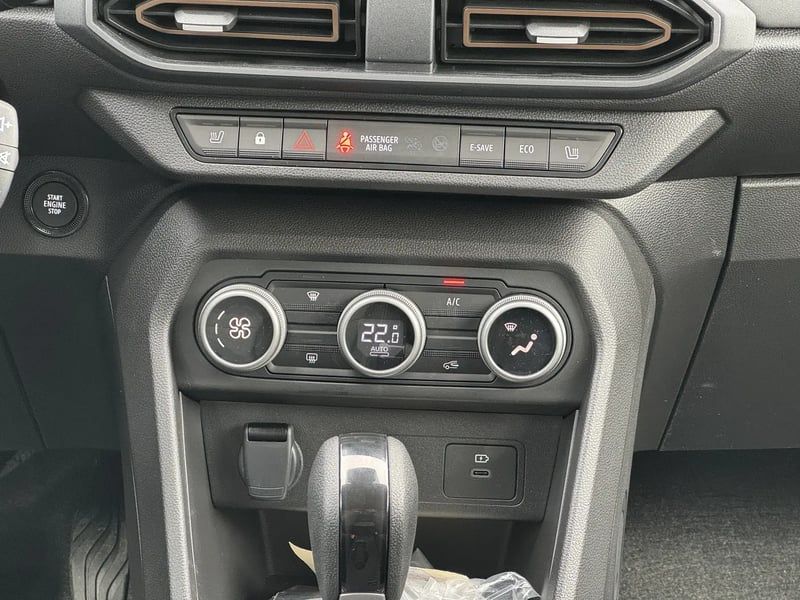 Photo de la voiture DACIA JOGGER Hybrid 140 7 places GSR2 Extreme