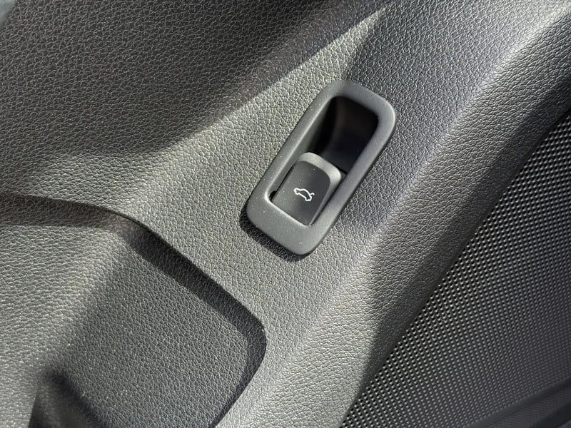 Photo de la voiture AUDI Q2 35 TFSI 150 S tronic 7 S line