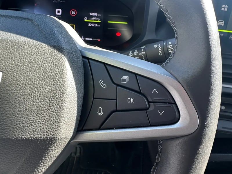Photo de la voiture DACIA DUSTER Mild Hybrid 130 Journey